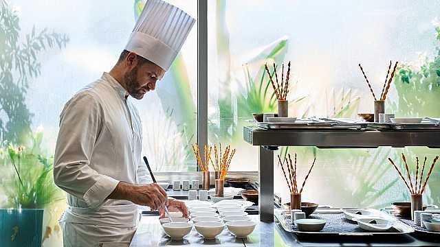 Gli ingredienti di una leadership d’eccellenza: incontro con Enrico Bartolini, lo chef più stellato d’Italia