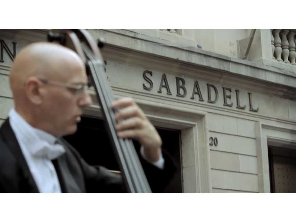 Som Sabadell flashmob - BANCO SABADELL