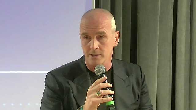 La bellezza dell’identità, il coraggio dell’evoluzione: incontro con Gianluca Toniolo